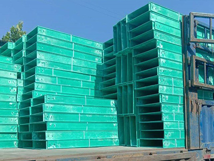 300*200玻璃鋼電纜橋架多少錢一米？