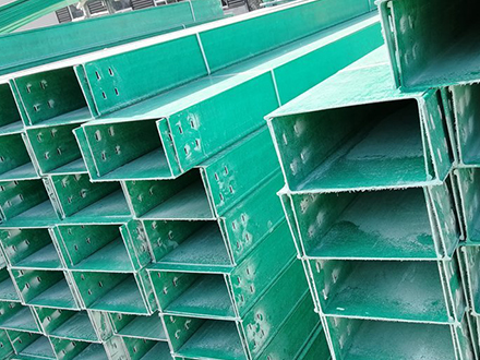 800*200玻璃鋼電纜橋架多少錢一米？