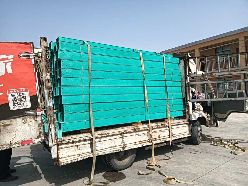 為什么生產(chǎn)玻璃鋼橋架需要用到鈣粉和鋁粉？